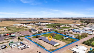 /international/us/1409-cedar-st-beresford-sd-110108752477/