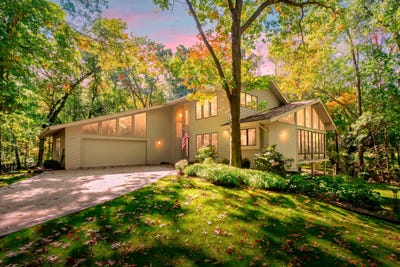 /international/us/5062-colony-woods-drive-kalamazoo-mi-110120463146/