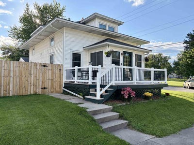 /international/us/119-ne-7th-avenue-independence-ia-110108906809/
