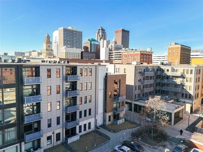 /international/us/119-4th-street-unit-102-des-moines-ia-110099635174/
