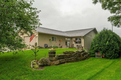 /international/us/1012-georgene-street-dodgeville-wi-110101310973/