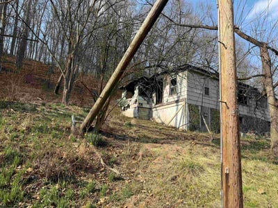 /international/us/10-thorne-avenue-elkins-wv-110104429881/