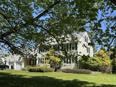 /international/us/9-oak-ridge-road-kensington-nh-110108132676/