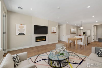 /international/us/205-e-6th-st-loveland-co-110097822537/