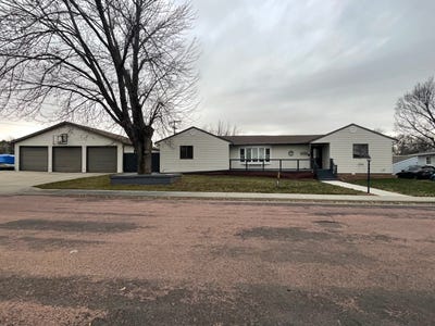 /international/us/208-lakeview-ave-chamberlain-sd-110103627752/