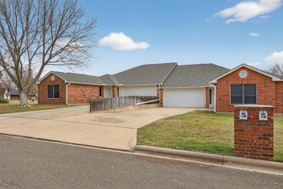 /international/us/253-brae-burn-circle-meadowlakes-tx-110105635506/