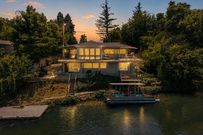 /international/us/3317-riverside-drive-anderson-ca-110110189520/