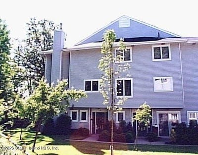 /international/us/97-commodore-drive-staten-island-ny-110107930063/