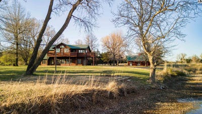 /international/us/8-n-lake-dr-hutchinson-ks-110106814852/