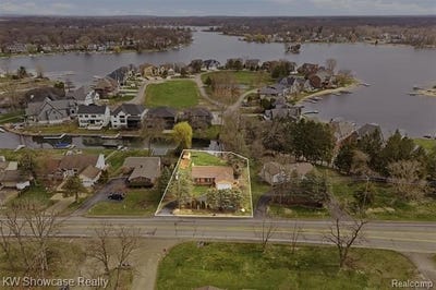 /international/us/3330-benstein-road-commerce-twp-mi-110107340937/