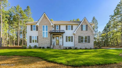 /international/us/215-sugar-sand-lane-west-end-nc-110120452023/