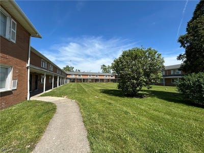 /international/us/4871-banbury-court-warrensville-heights-oh-110108795563/
