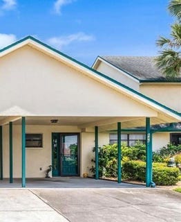 /international/us/646-yardarm-drive-apollo-beach-fl-110106526955/