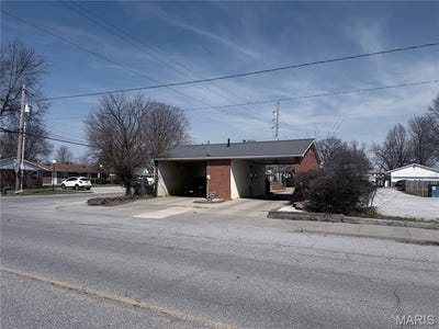 /international/us/129-w-main-street-mount-olive-il-110106706270/