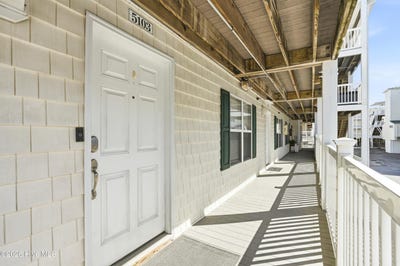 /international/us/105-se-58th-street-oak-island-nc-110106817467/