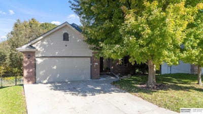 /international/us/219-antioch-drive-council-bluffs-ia-110120625990/