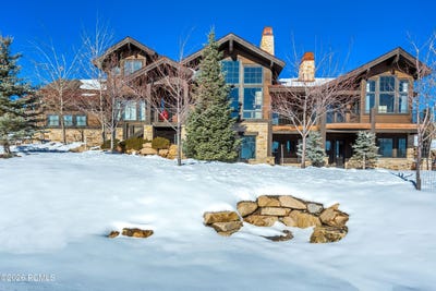 /international/us/8235-n-sunrise-loop-park-city-ut-110107078877/