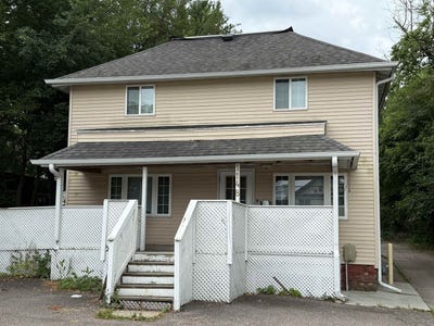 /international/us/1148-e-main-street-reedsburg-wi-110100750768/