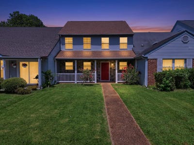 /international/us/1353-village-green-drive-hixson-tn-110109349371/