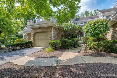 /international/us/22-brookwood-court-south-brunswick-nj-110101476654/