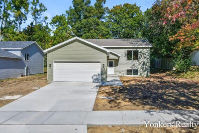 /international/us/216-leonard-street-belding-mi-110120450324/