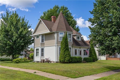 /international/us/320-miner-avenue-e-ladysmith-wi-110100985329/