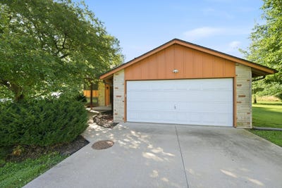 /international/us/724-meadowbrook-circle-moberly-mo-110108964507/