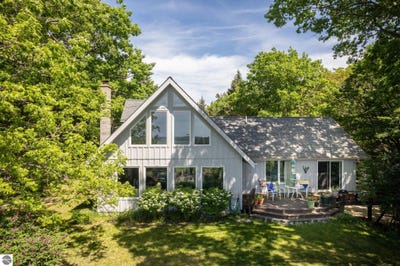 /international/us/3961-w-cheney-woods-trail-maple-city-mi-110108688269/