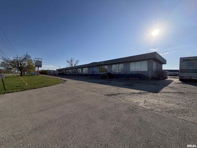 /international/us/9011-n-university-street-peoria-il-110107168579/
