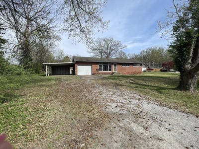 /international/us/306-s-carter-street-carterville-il-110107156607/