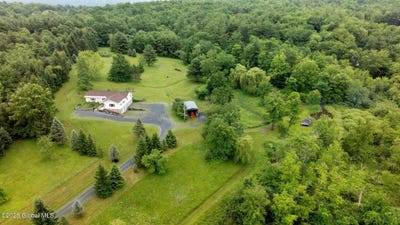 /international/us/458-lape-road-schodack-ny-110100215572/