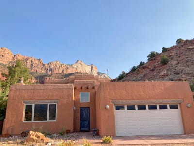 /international/us/108-serendipity-ln-springdale-ut-110100882663/