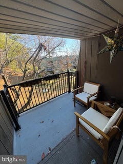 /international/us/504-meadowview-lane-mont-clare-pa-110108386800/