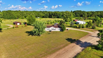 /international/us/18827-10-mile-road-stanwood-mi-110100631938/
