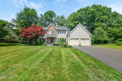/international/us/26-hedgerose-lane-delmar-ny-110109111774/
