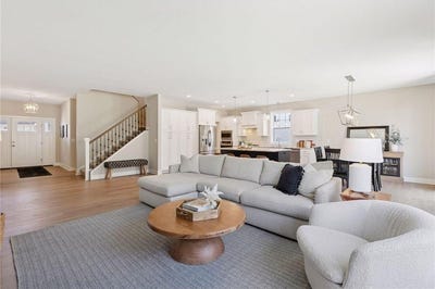/international/us/790-summerbrooke-court-eagan-mn-110101089503/