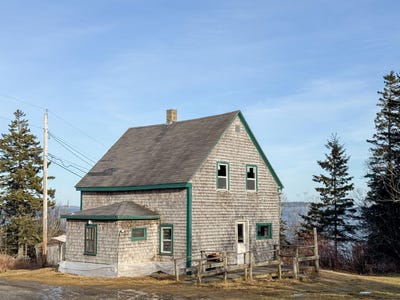 /international/us/14-overlook-lane-machiasport-me-110100353955/