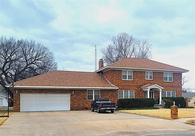 /international/us/521-n-noble-avenue-watonga-ok-110105386045/