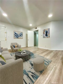 /international/us/18645-hatteras-tarzana-ca-110109144933/