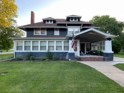 /international/us/513-n-8th-st-loup-city-ne-110100584598/