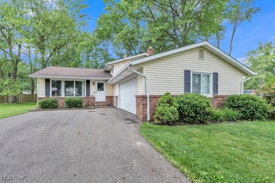 /international/us/1999-berger-avenue-stow-oh-110100312093/