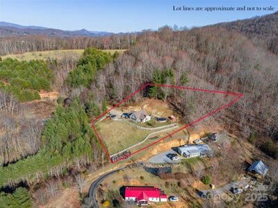 /international/us/83-roland-street-burnsville-nc-110098158755/?lang=fr