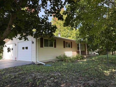 /international/us/4002-s-bolton-road-freeport-il-110120532176/