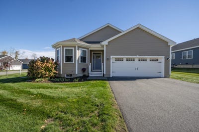 /international/us/47-blackstone-drive-raymond-nh-110120694755/