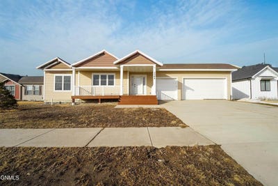 /international/us/3344-32nd-street-west-williston-nd-110106621856/
