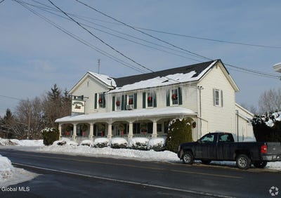 /international/us/17-main-street-ballston-ny-110107344465/