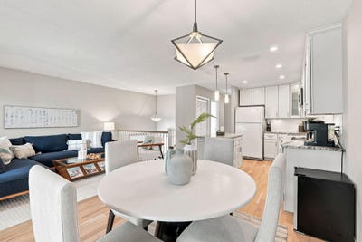 /international/us/10422-decatur-avenue-s-bloomington-mn-110119917212/