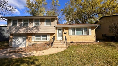 /international/us/3214-birchwood-drive-hazel-crest-il-110103354539/