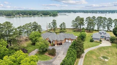 /international/us/220-olde-pond-lane-yorktown-va-110108743818/