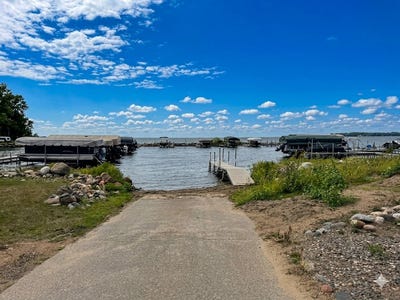 /international/us/4328-460th-street-isle-mn-110101813076/